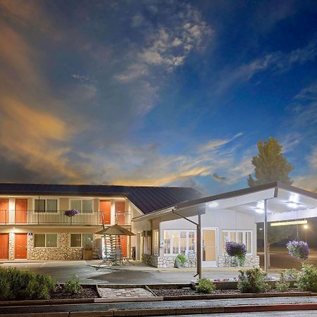 Super 8 By Wyndham Alturas Hotel Екстериор снимка