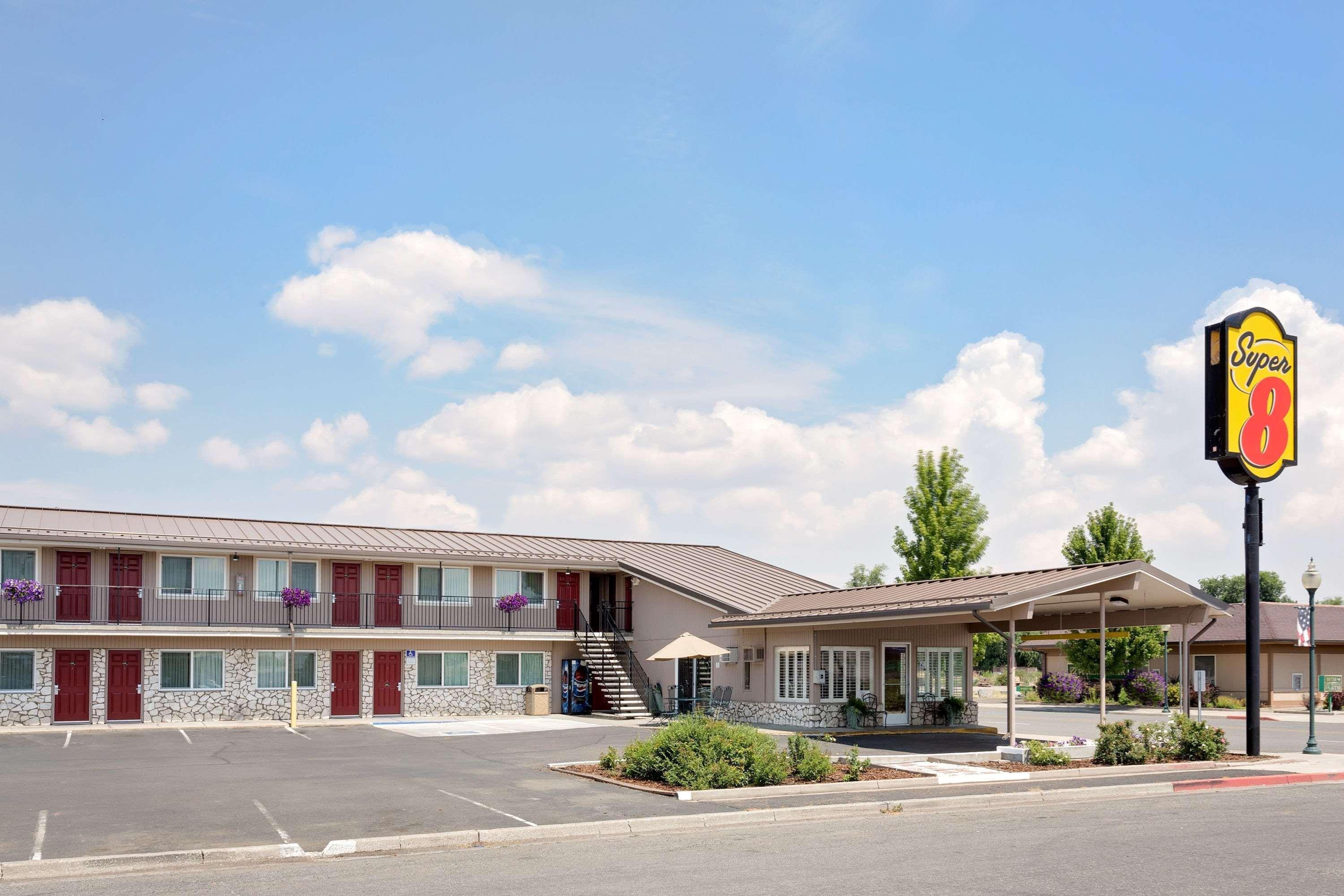 Super 8 By Wyndham Alturas Hotel Екстериор снимка