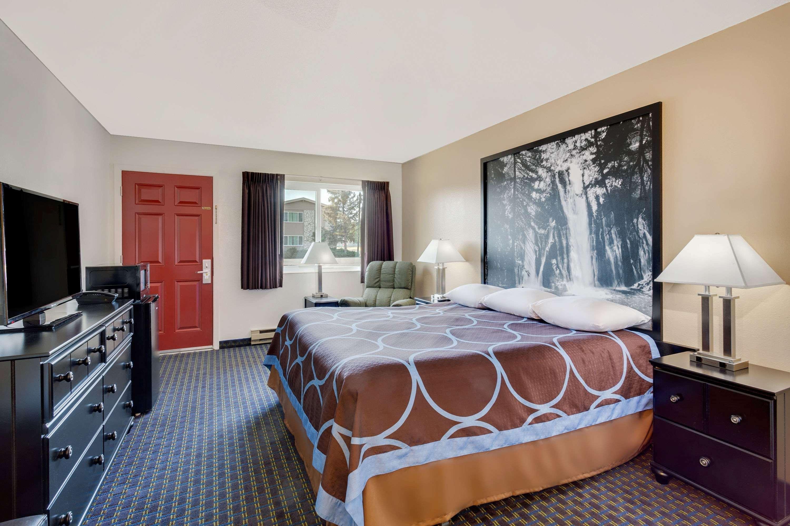 Super 8 By Wyndham Alturas Hotel Екстериор снимка